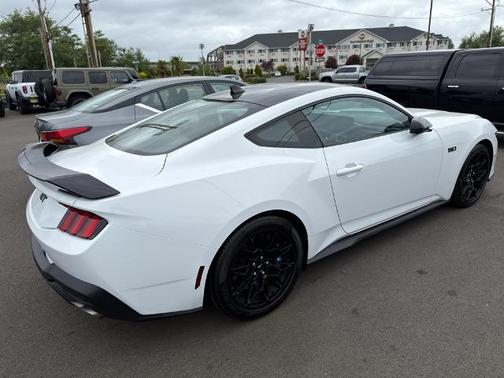OXFORD WHITE 2024 Ford Mustang GT PREMIUM