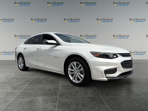 Iridescent Pearl Tricoat 2016 Chevrolet Malibu 1LT