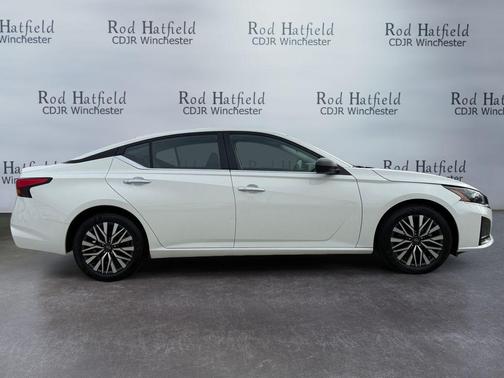 Glacier White 2025 Nissan Altima 2.5 SV