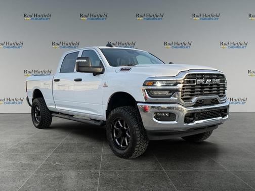 2025 RAM 2500 Tradesman Crew Cab 4x4 6'4' Box