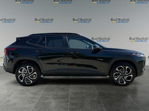 Mosaic Black Metallic 2025 Chevrolet Trax FWD 2RS