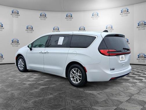 Bright White Clearcoat 2023 Chrysler Pacifica Touring L