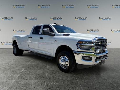 Bright White Clearcoat 2026 RAM 3500 Tradesman Crew Cab 4x4 8' Box