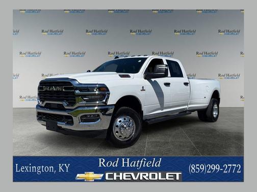 Bright White Clearcoat 2026 RAM 3500 Tradesman Crew Cab 4x4 8' Box