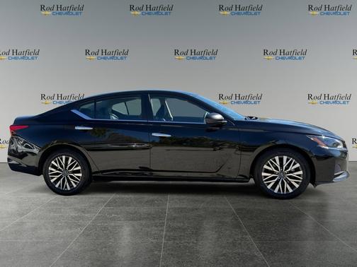 Super Black 2025 Nissan Altima 2.5 SV