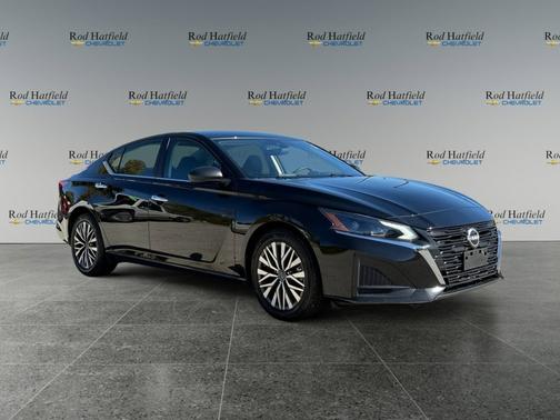 Super Black 2025 Nissan Altima 2.5 SV