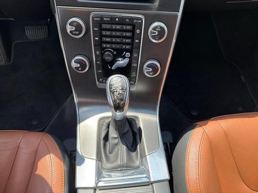 2015 Volvo V60 Cross Country T5