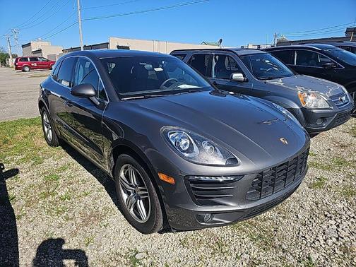 Agate Gray Metallic 2016 Porsche Macan Macan S