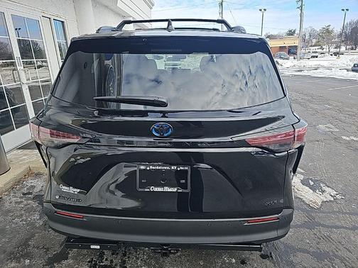 2025 Toyota Sienna 
