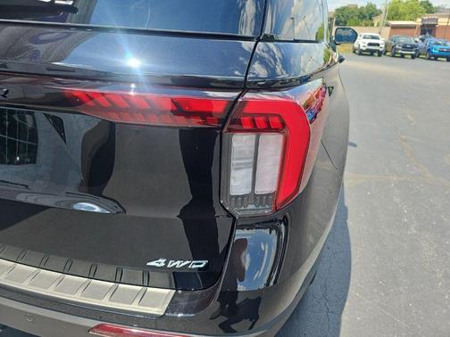 Agate Black Metallic 2026 Ford Explorer ST-Line