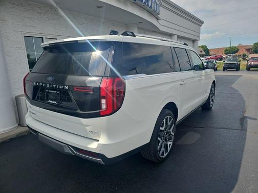 Star White Metallic Tri-Coat 2026 Ford Expedition Max Platinum