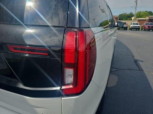 Star White Metallic Tri-Coat 2026 Ford Expedition Max Platinum
