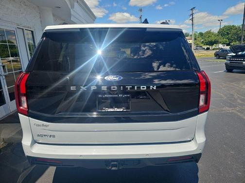 Silver Metallic 2025 Ford Expedition Active
