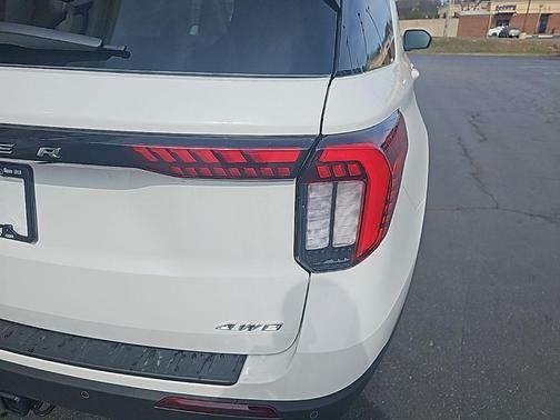 Star White Metallic Tri-Coat 2026 Ford Explorer Active