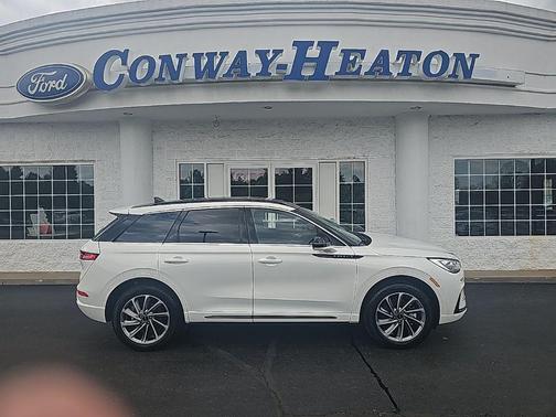 White Metallic 2025 Lincoln Corsair Grand Touring