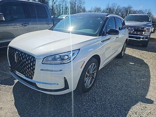 White Metallic 2025 Lincoln Corsair Grand Touring