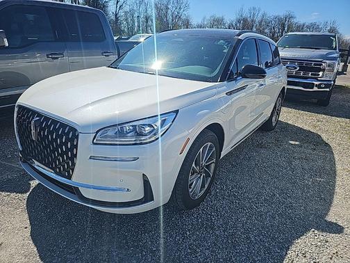 White Metallic 2025 Lincoln Corsair Grand Touring
