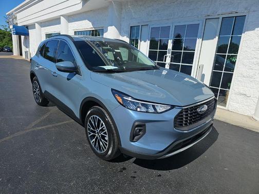 Vapor Blue Metallic 2025 Ford Escape PHEV SE