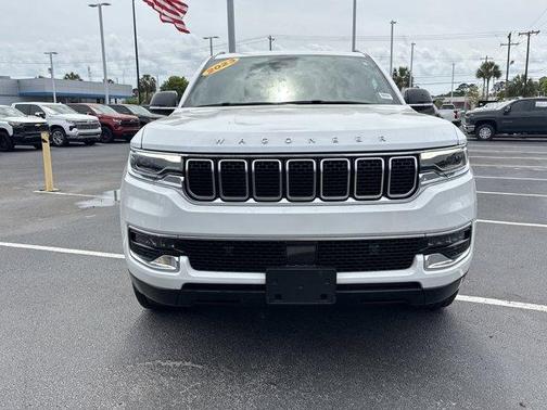 2023 Jeep Wagoneer Base