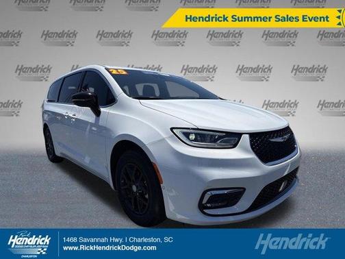 Bright White Clearcoat 2025 Chrysler Pacifica Select