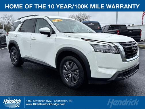 2025 Nissan Pathfinder SV