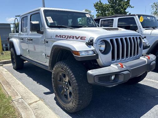 Silver Zynith Clearcoat 2022 Jeep Gladiator Mojave