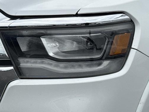 Bright White Clearcoat 2020 RAM 1500 Laramie