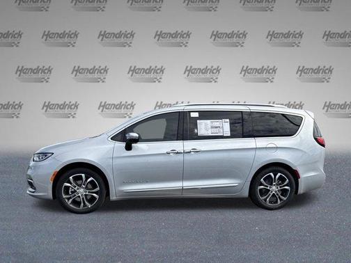 Silver Mist Clearcoat 2026 Chrysler Pacifica Pinnacle