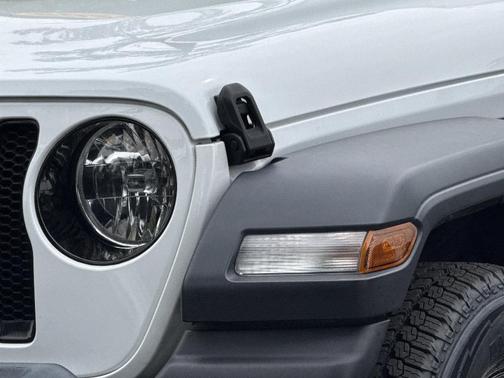 Bright White Clearcoat 2023 Jeep Wrangler Sport