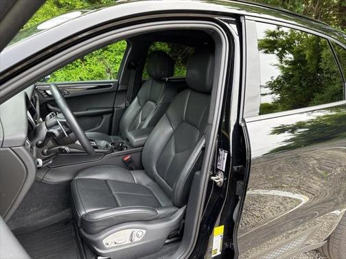 2023 Porsche Macan Base