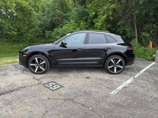 2023 Porsche Macan Base