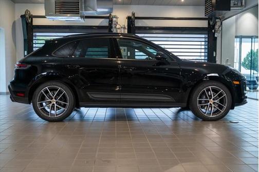 2025 Porsche Macan Base