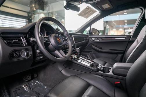 2025 Porsche Macan Base