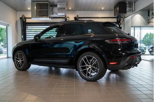2025 Porsche Macan Base