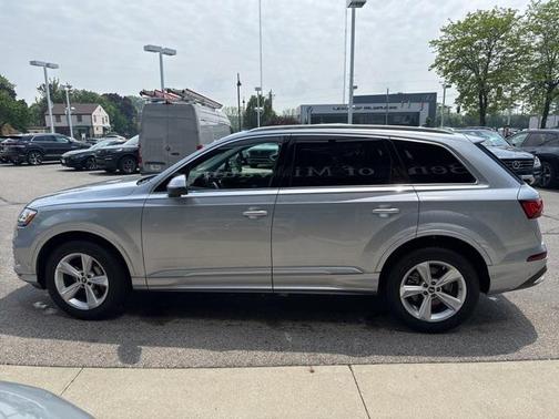 2022 Audi Q7 45 Premium