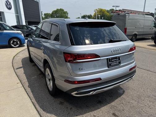 2022 Audi Q7 45 Premium