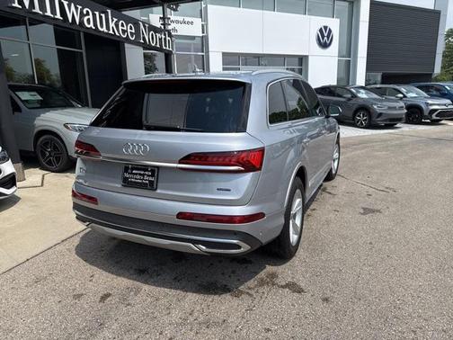 2022 Audi Q7 45 Premium