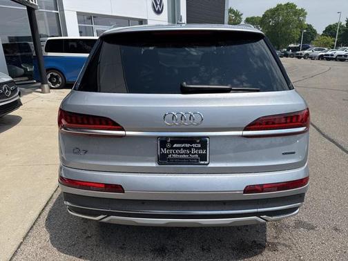 2022 Audi Q7 45 Premium