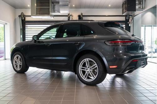 2025 Porsche Macan Base