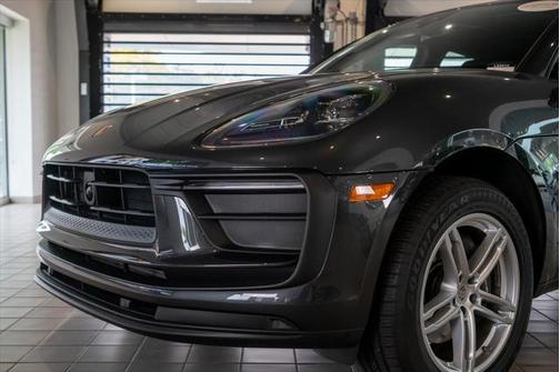 2025 Porsche Macan Base