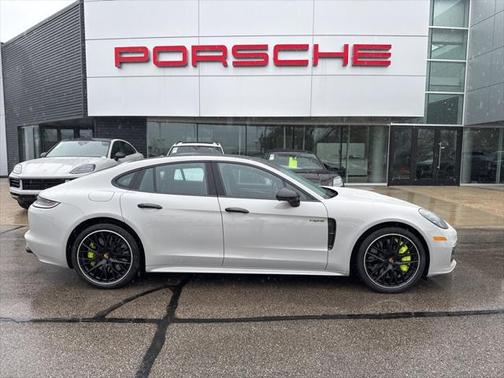 2022 Porsche Panamera E-Hybrid Turbo S