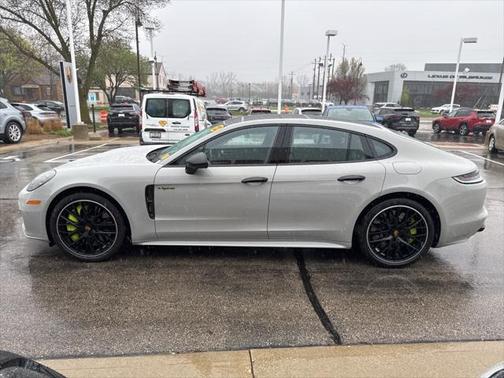 2022 Porsche Panamera E-Hybrid Turbo S