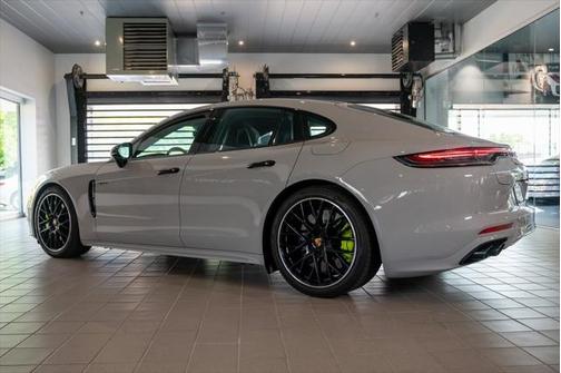 2022 Porsche Panamera E-Hybrid Turbo S