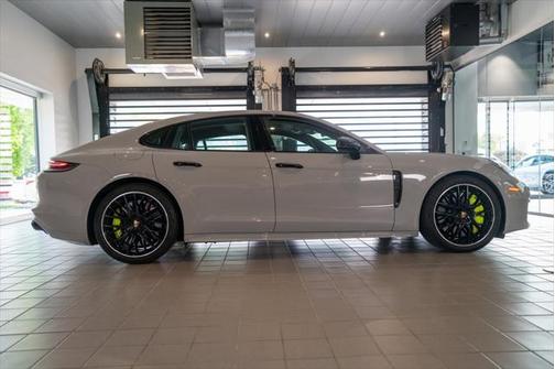 2022 Porsche Panamera E-Hybrid Turbo S