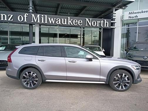 2026 Volvo V60 Cross Country B5 Ultra