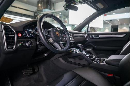 2023 Porsche Cayenne Platinum Edition