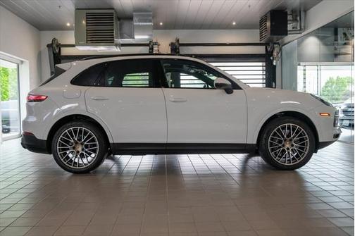 2023 Porsche Cayenne Platinum Edition