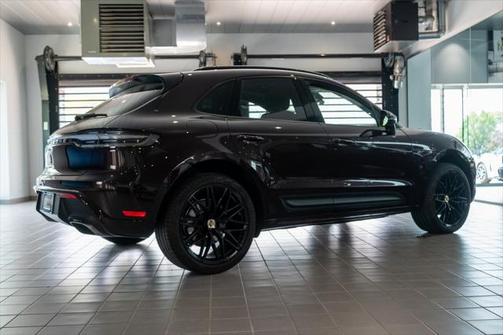 2025 Porsche Macan Base