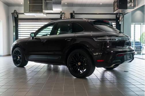 2025 Porsche Macan Base