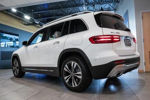 2025 Mercedes-Benz GLB 250 4MATIC
